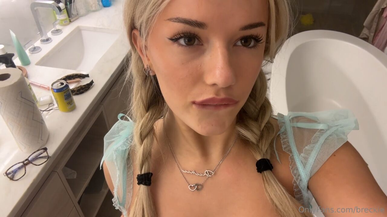 Breckie Hill Tits Bouncing video leaked